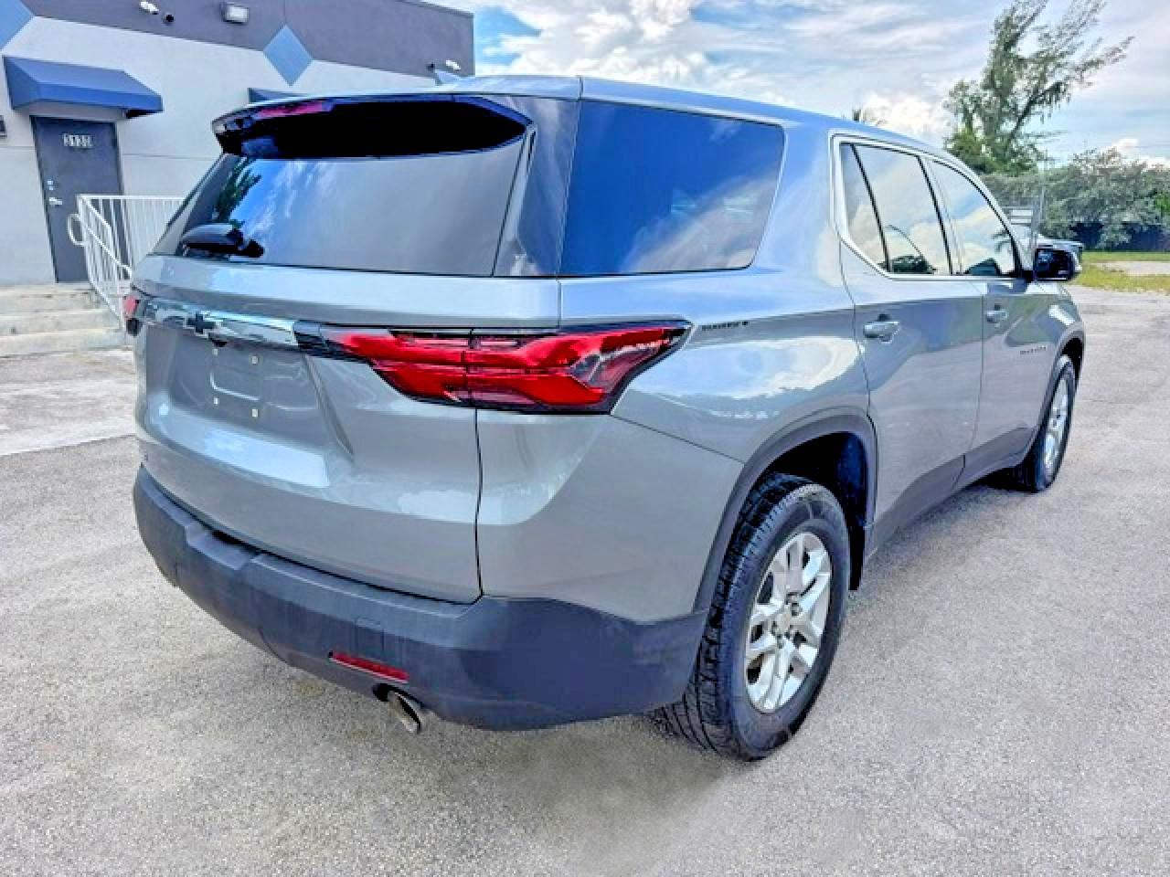 2023 Chevrolet Traverse Ls - Фото 3