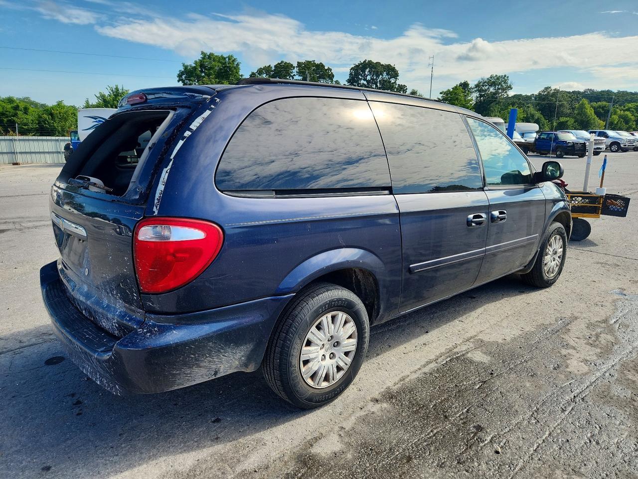 2007 Chrysler Town & Country Lx - Фото 3