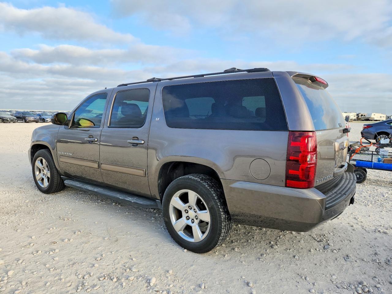 2014 Chevrolet Suburban C1500 Lt - Фото 2