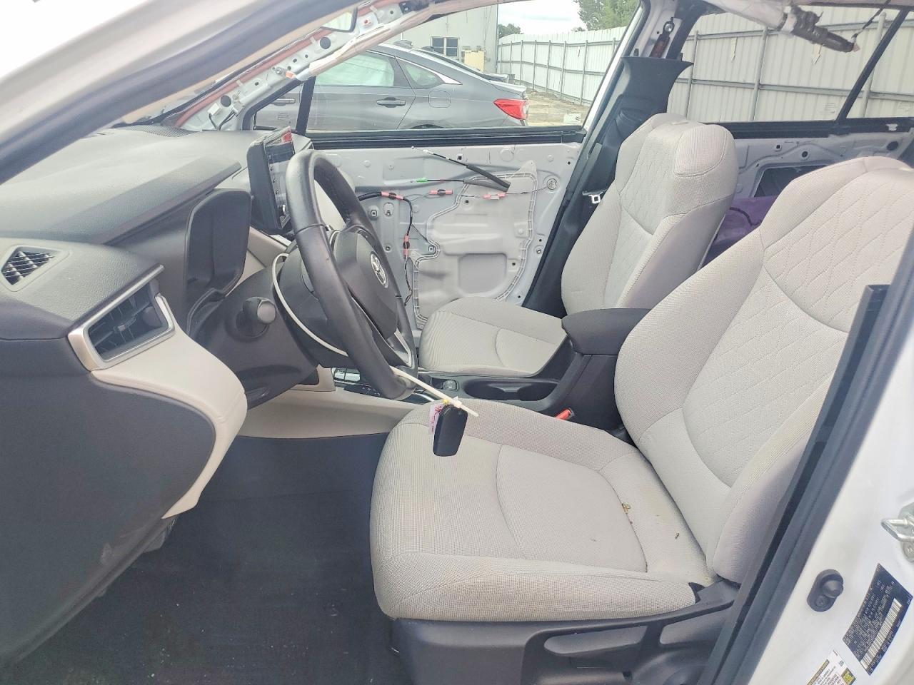 2022 Toyota Corolla Cross Le - Image 7