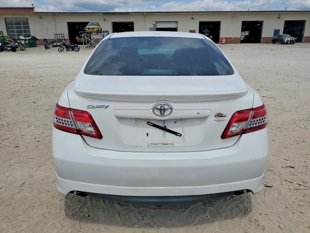 2011 Toyota Camry Se - Фото 6