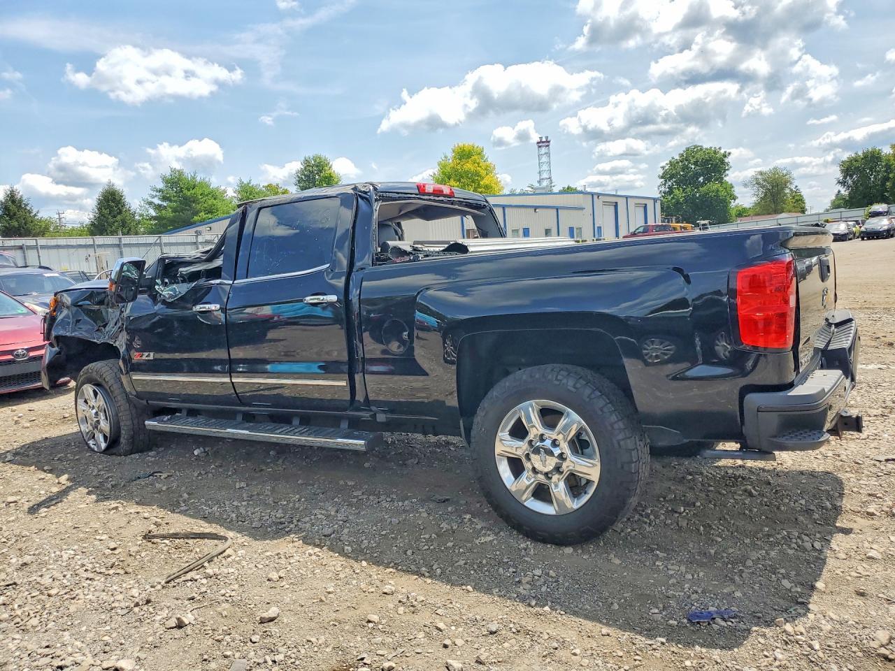2018 Chevrolet Silverado K2500 Heavy Duty Ltz - Image 2