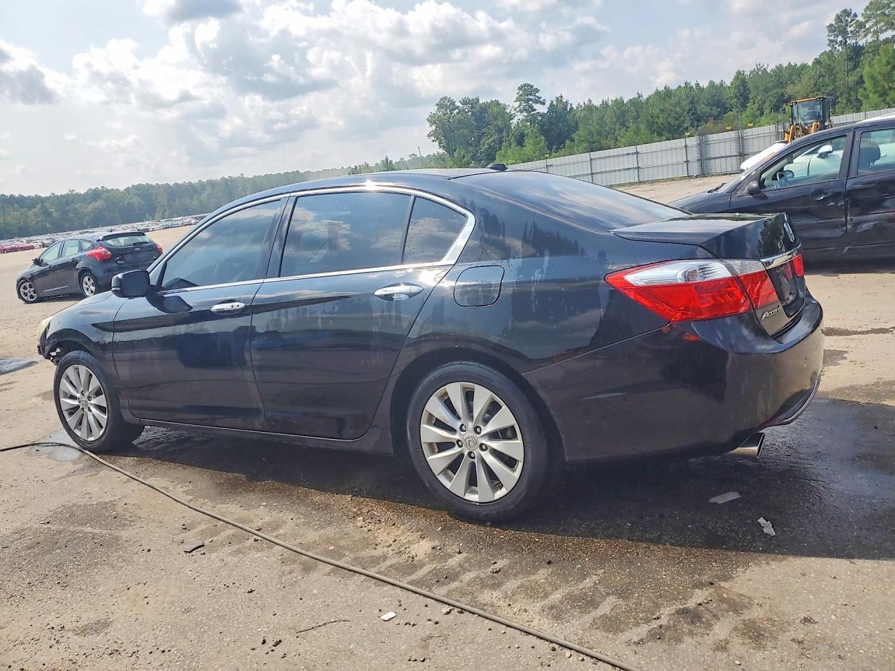 2014 Honda Accord Touring - Image 2