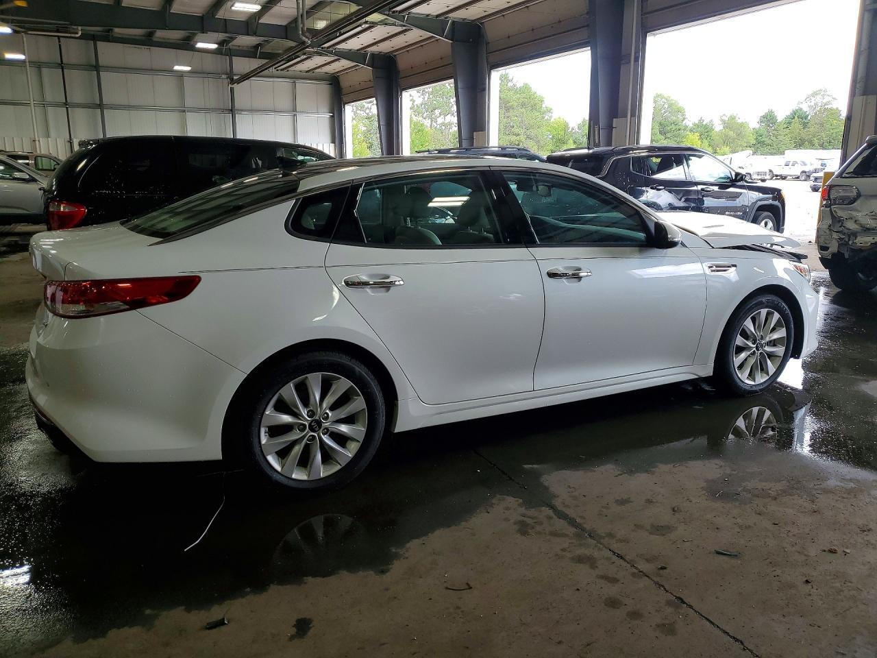 2018 Kia Optima Ex - Image 3