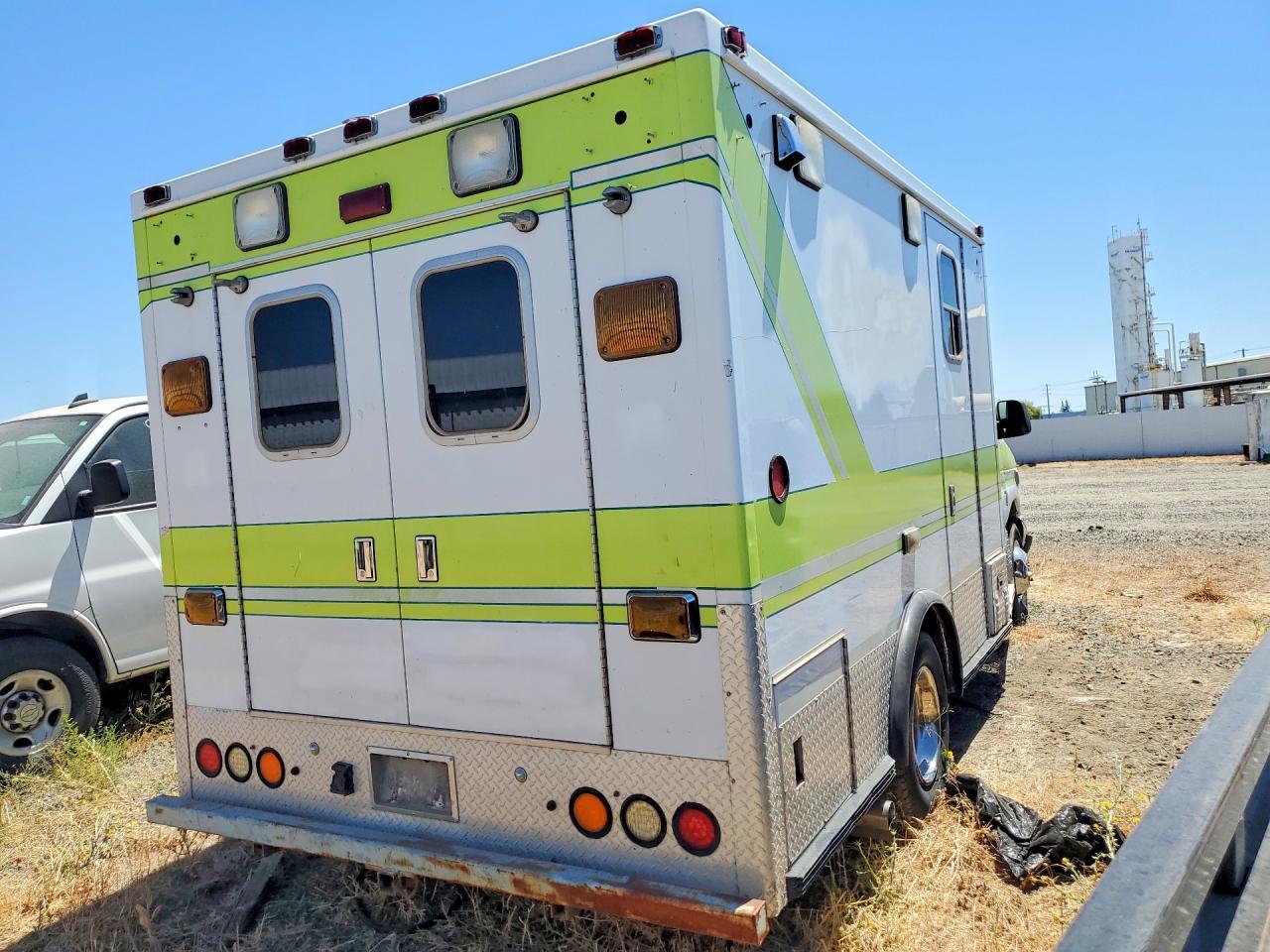 2006 Ford Econoline E350 Super Duty Cutaway Van - Фото 3