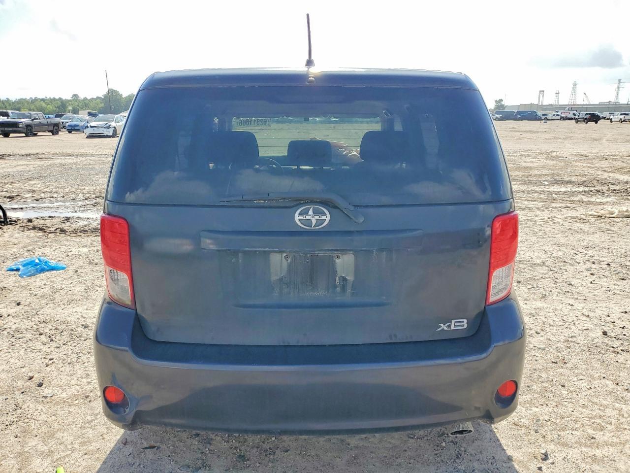 2011 Scion Xb Base - Фото 6