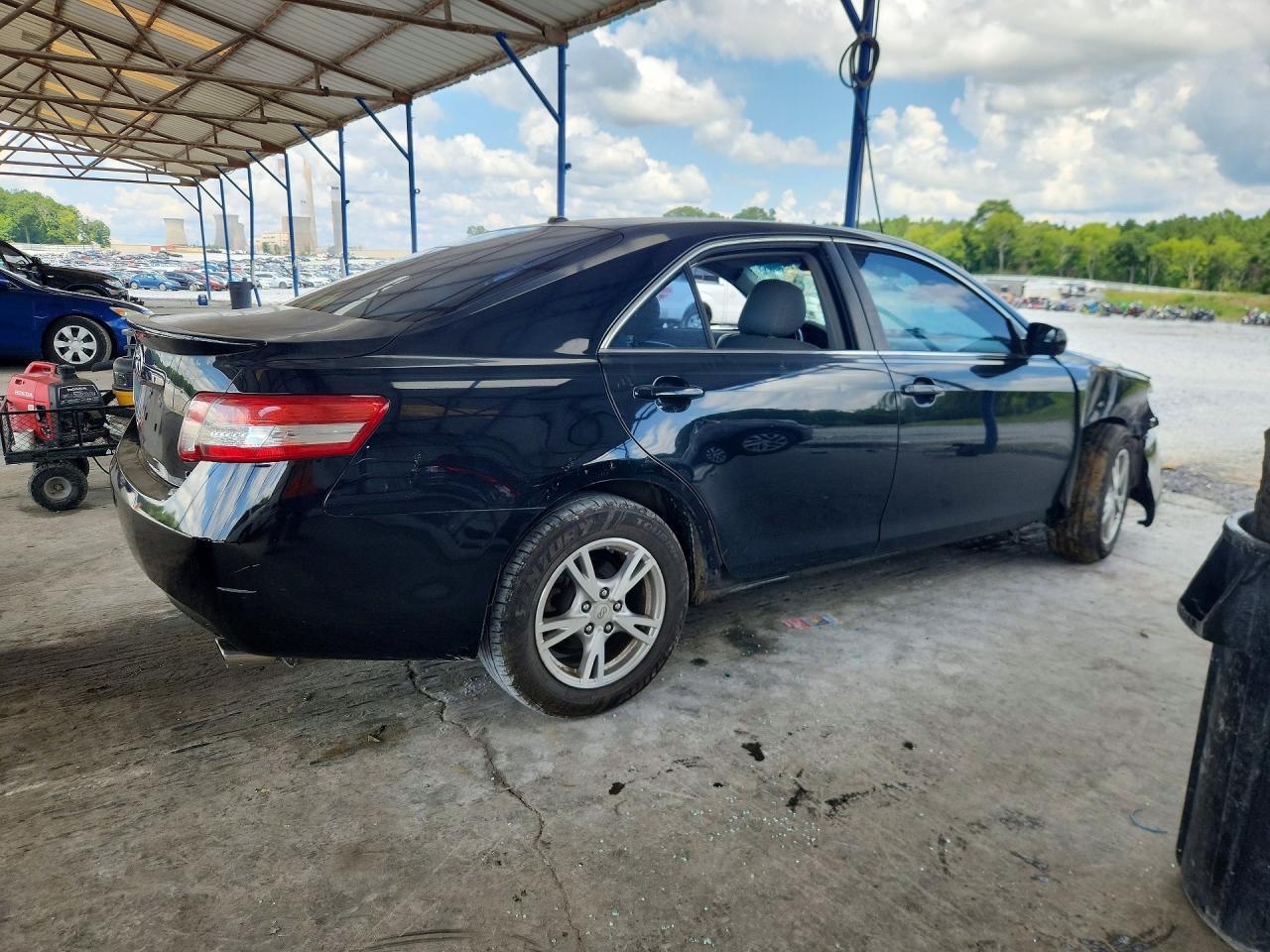 2010 Toyota Camry Le - Image 3