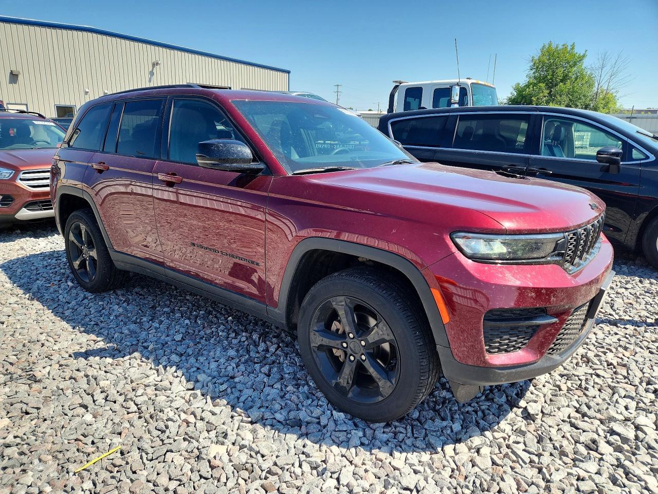 2024 Jeep Grand Cherokee Laredo - Image 4
