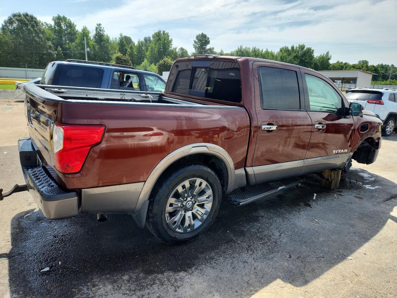 2017 Nissan Titan Platinum Reserve - Фото 3