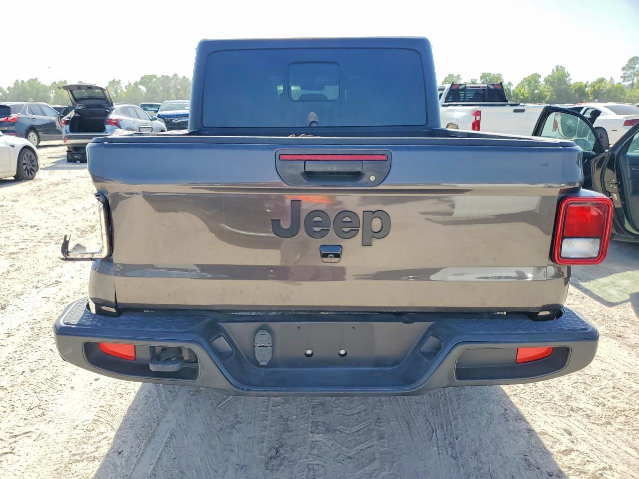 2023 Jeep Gladiator Sport - Image 6