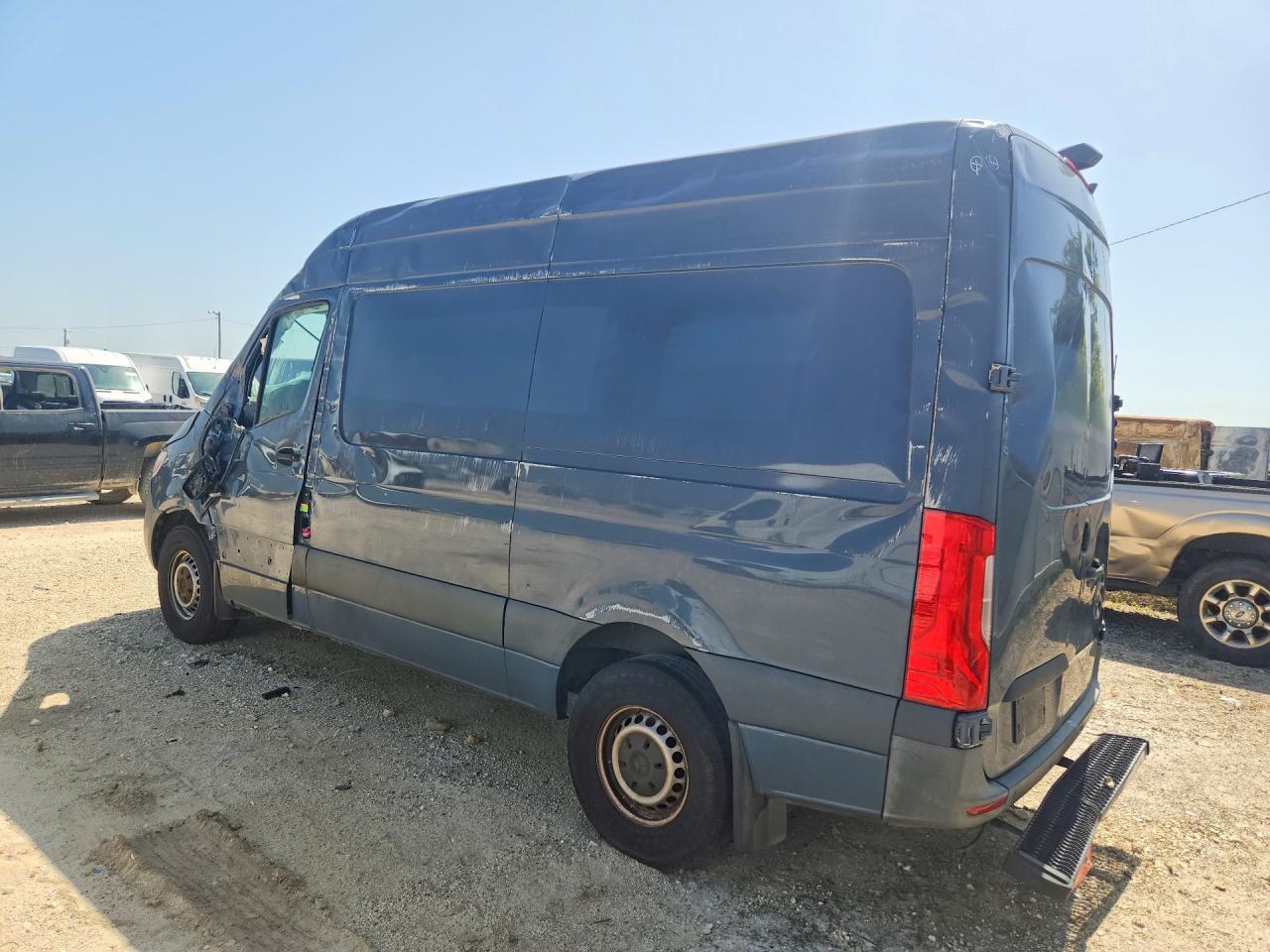 2019 Mercedes-Benz Sprinter 2500 - Фото 2