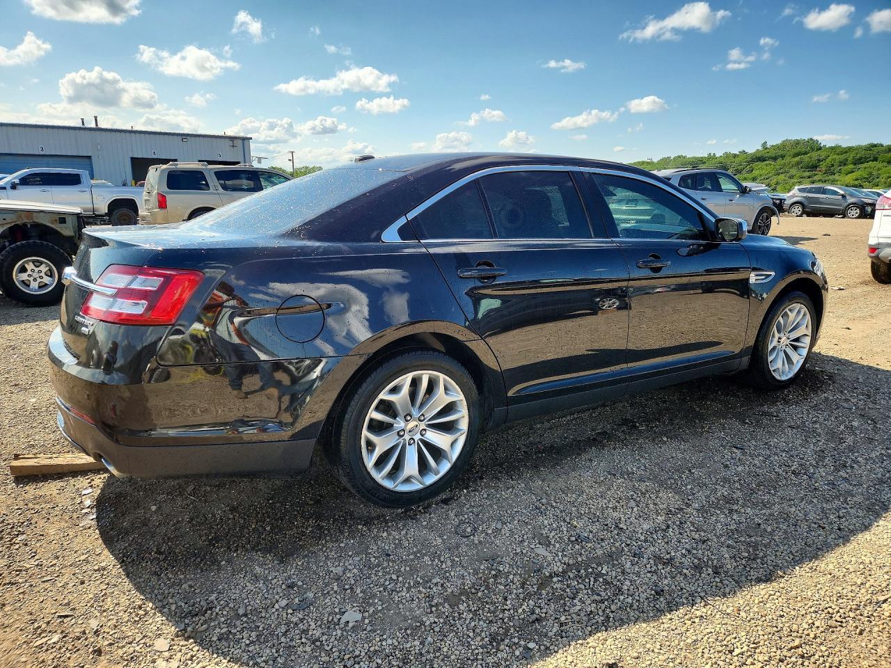 2019 Ford Taurus Limited - Image 3