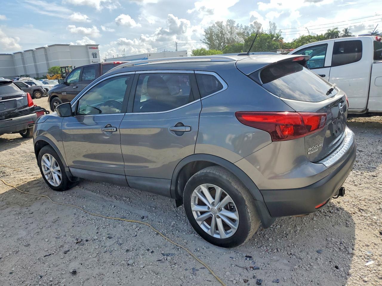 2018 Nissan Rogue Sport Sv - Image 2