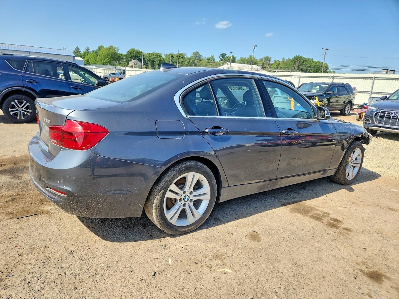 2017 BMW 330 Xi - Image 3
