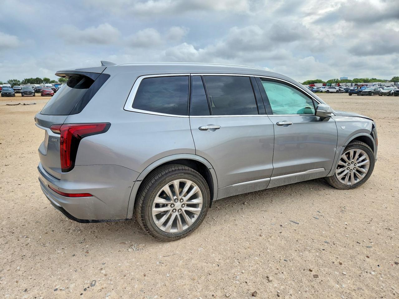 2025 Cadillac Xt6 Premium Luxury - Image 3