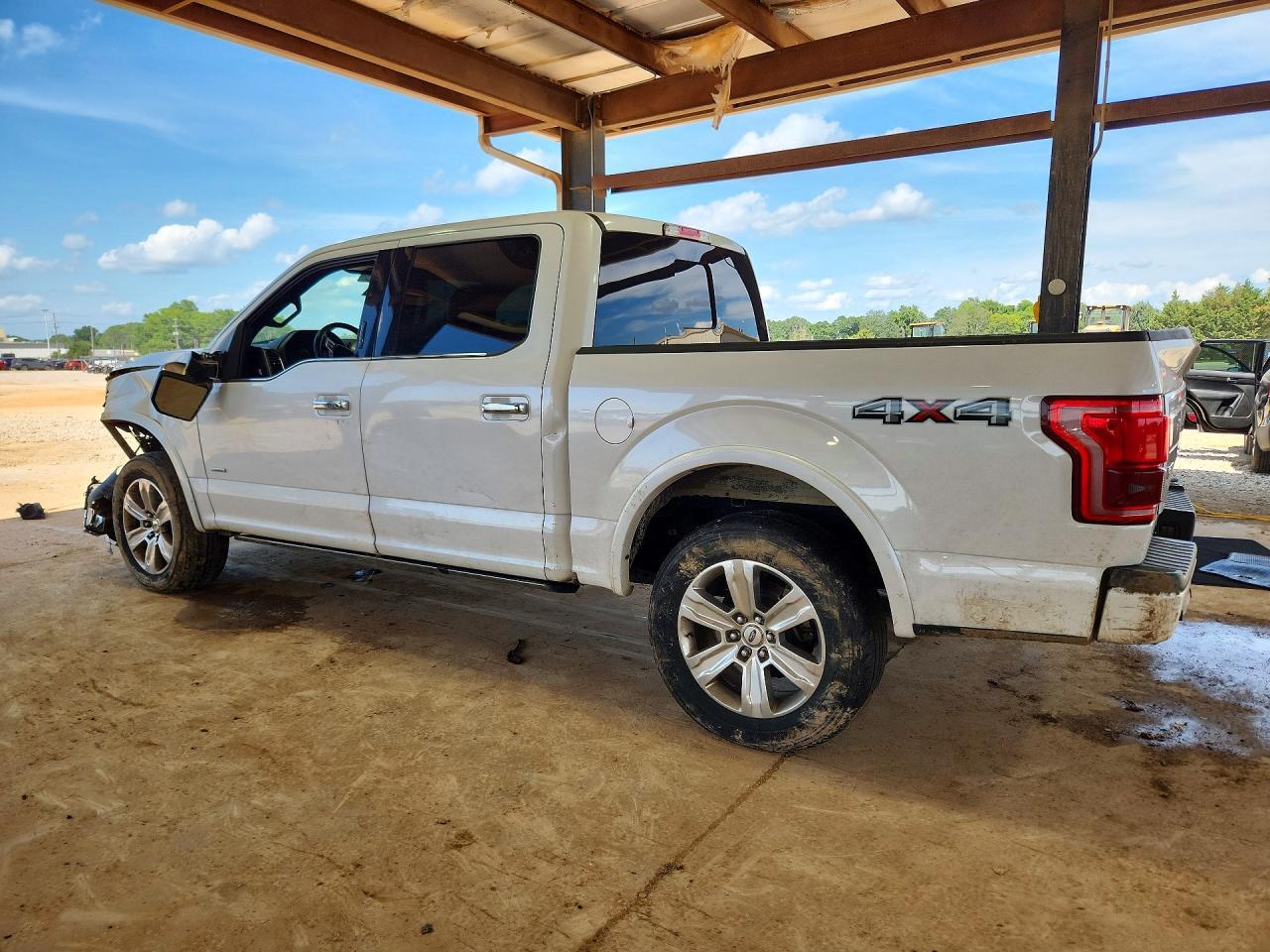 2015 Ford F150 Supercrew - Фото 2
