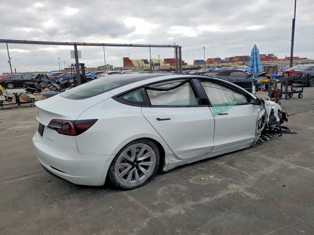 2023 Tesla Model 3 - Фото 3