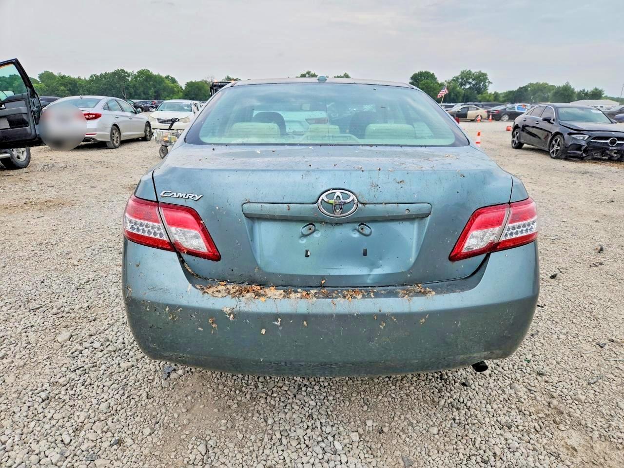 2011 Toyota Camry Le - Image 6