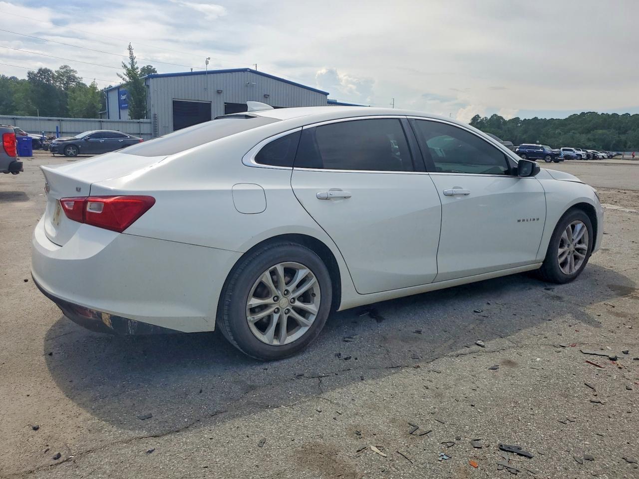 2017 Chevrolet Malibu Lt - Image 3
