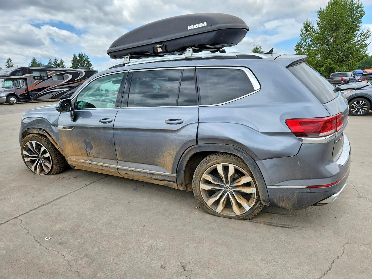 2023 Volkswagen Atlas Sel Premium R-Line - Image 2