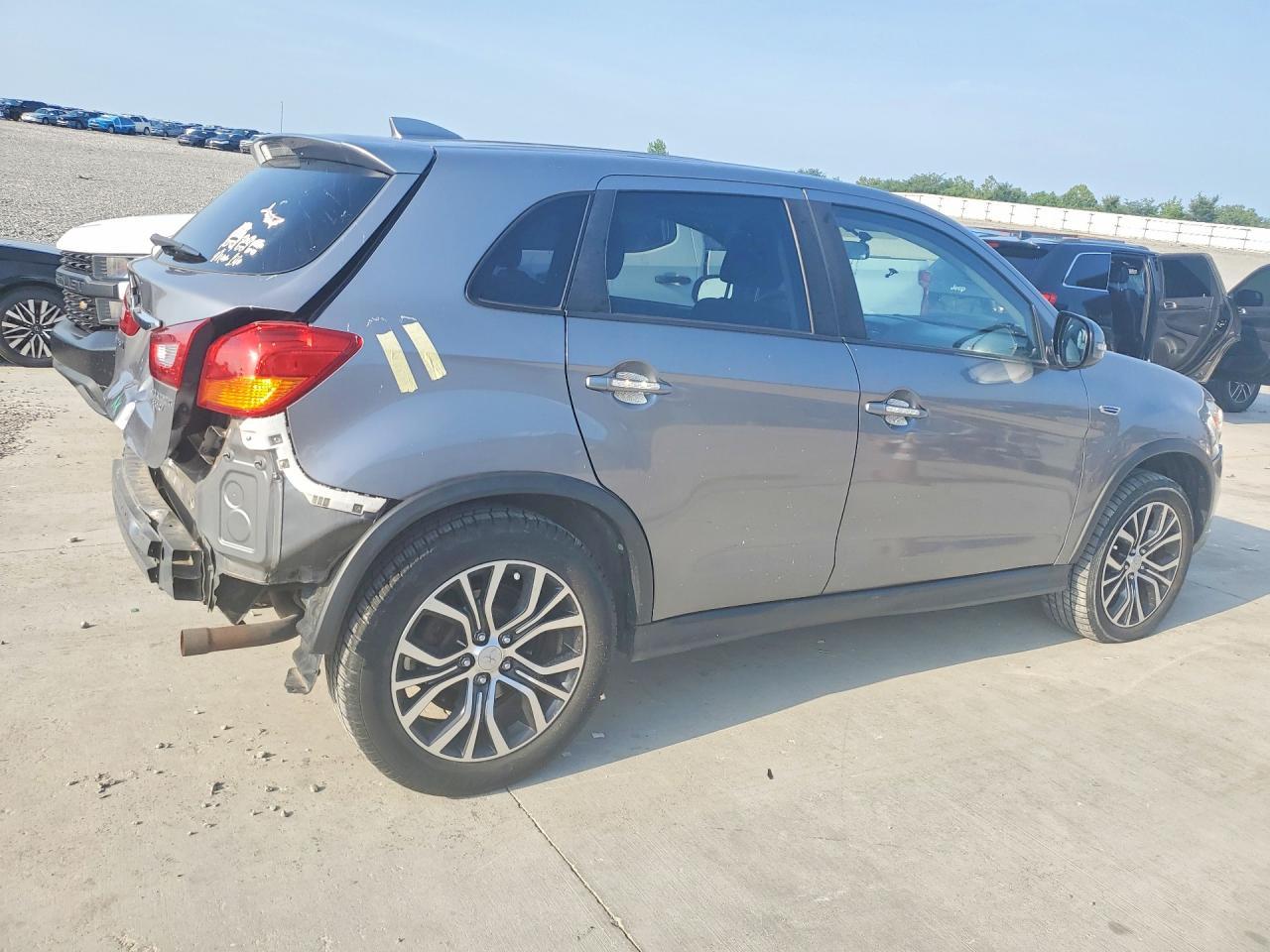 2019 Mitsubishi Outlander Sport Es - Фото 3