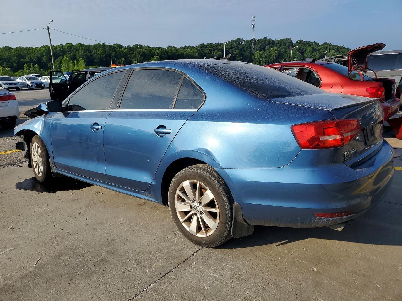 2015 Volkswagen Jetta - Image 2