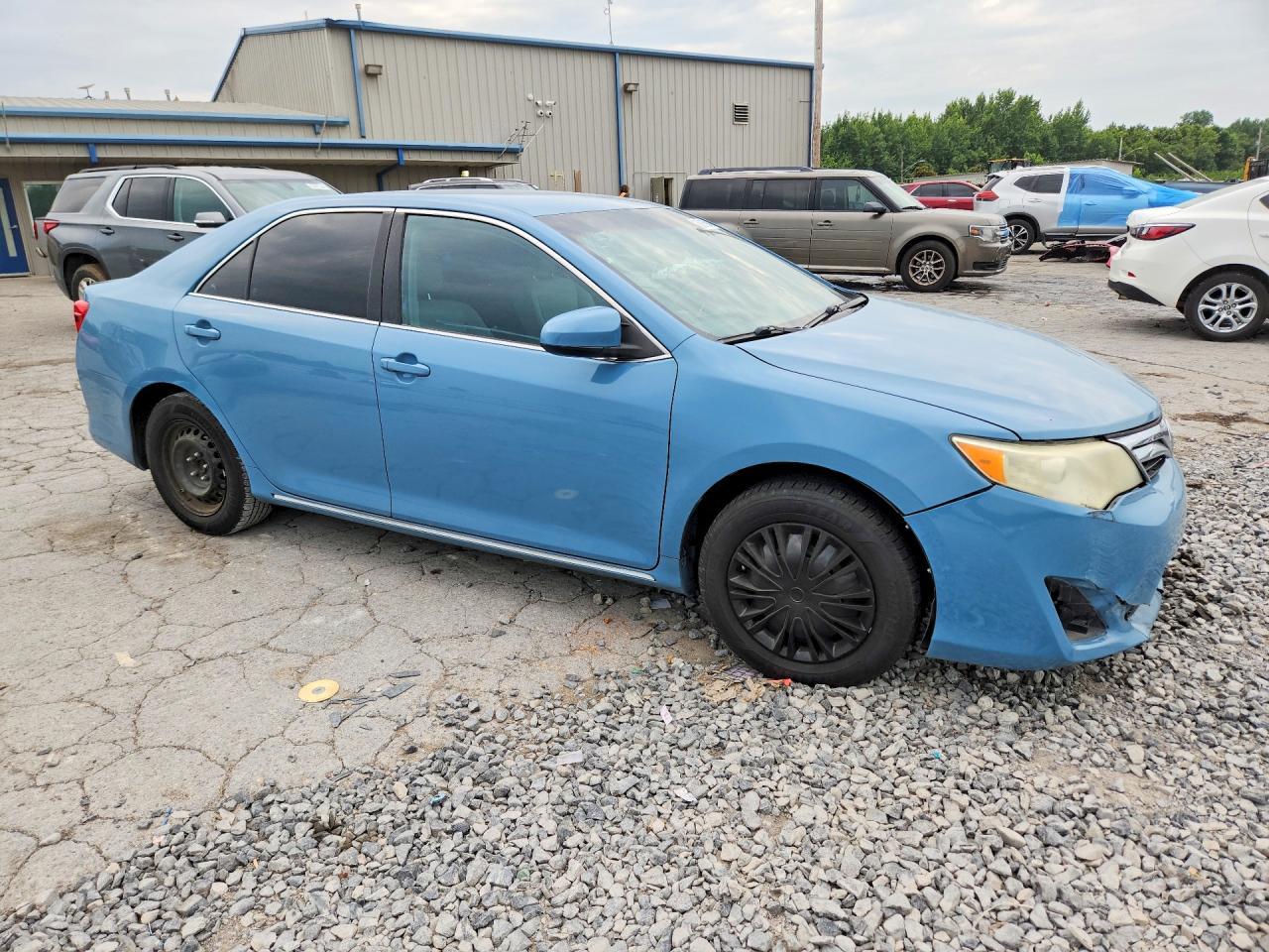 2012 Toyota Camry Le - Фото 4