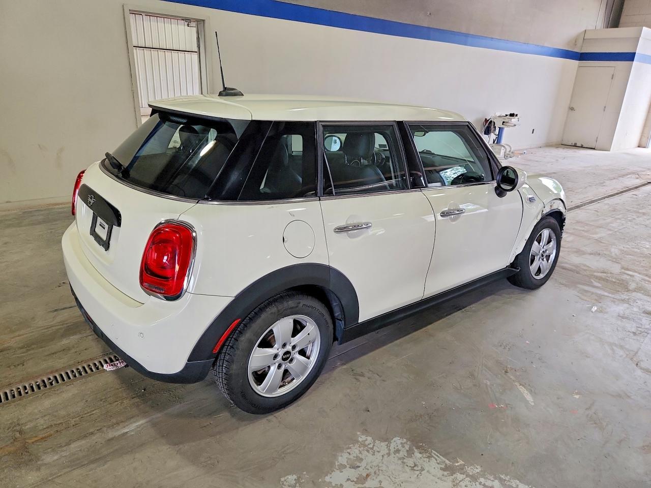 2020 Mini Cooper - Фото 3