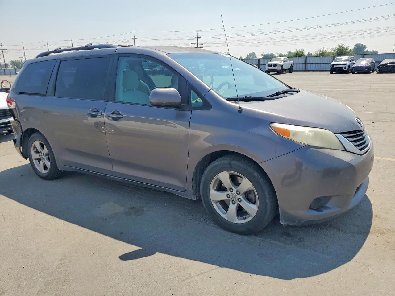 2011 Toyota Sienna Le - Image 4