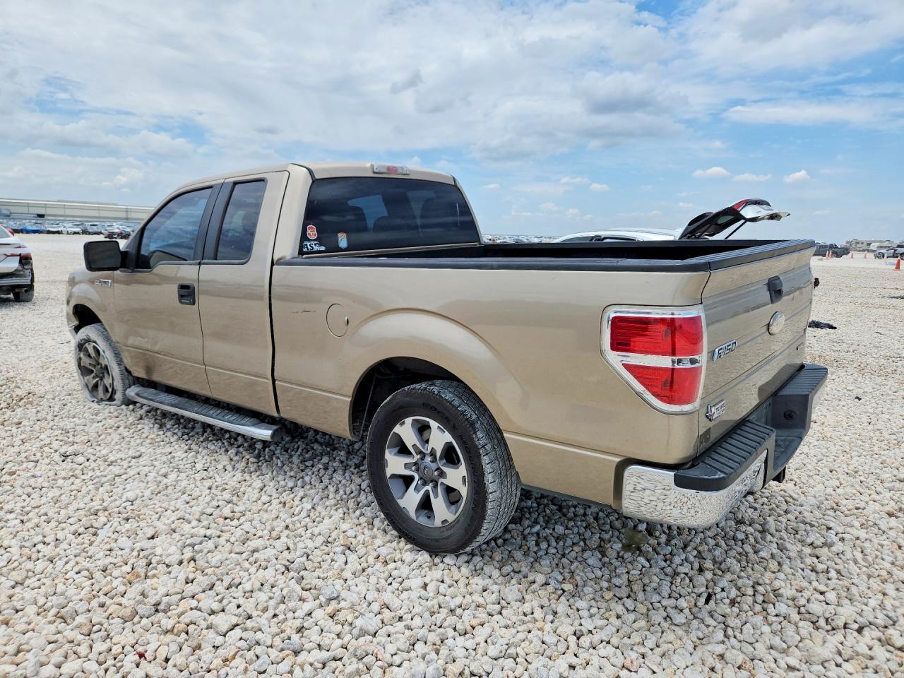 2012 Ford F150 - Фото 2
