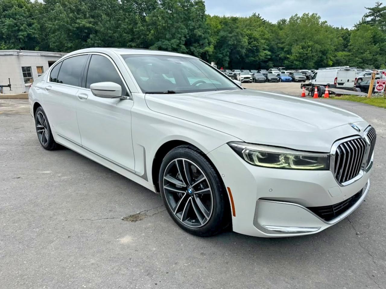 2021 BMW 750 Xi - Image 4