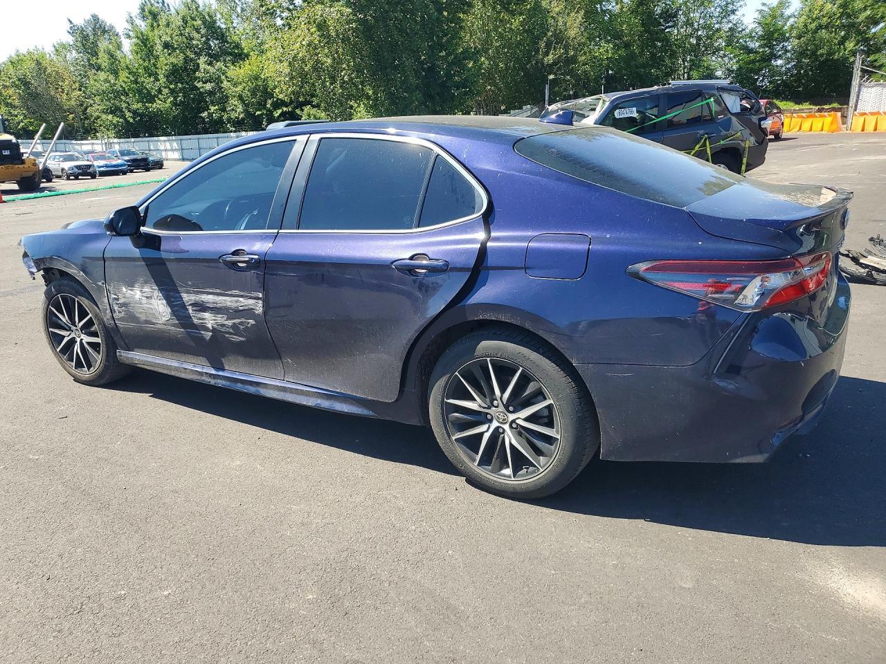 2022 Toyota Camry Se - Фото 2