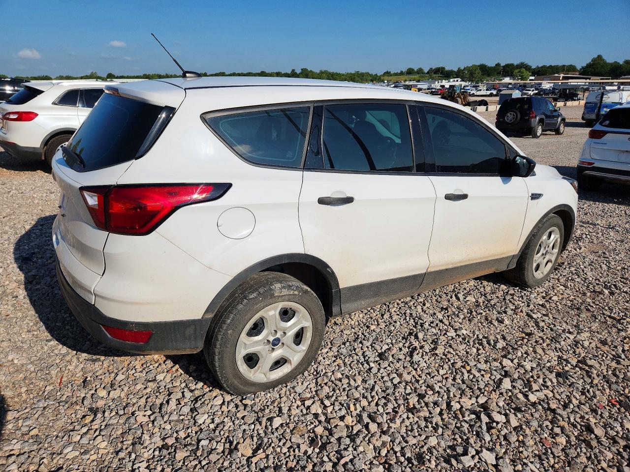 2019 Ford Escape S - Image 3