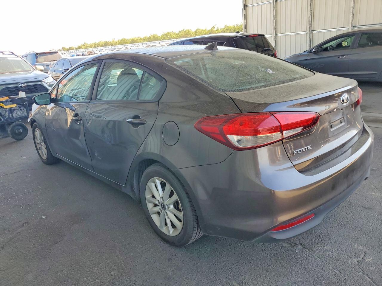 2017 Kia Forte Lx - Image 2