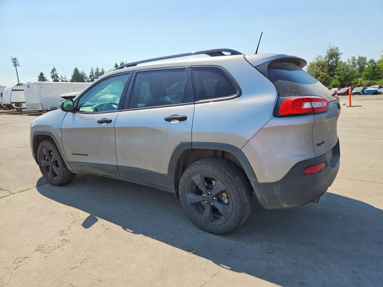 2016 Jeep Cherokee Sport - Image 2