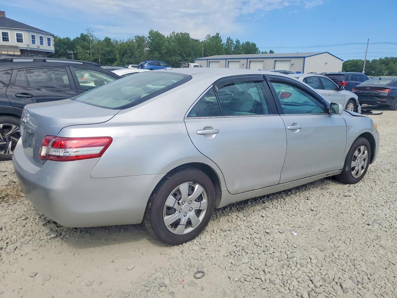 2011 Toyota Camry Le - Image 3