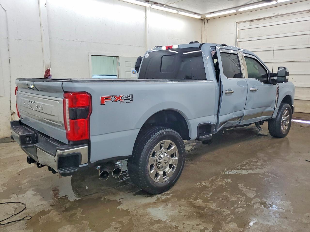 2024 Ford F250 Super Duty - Фото 3