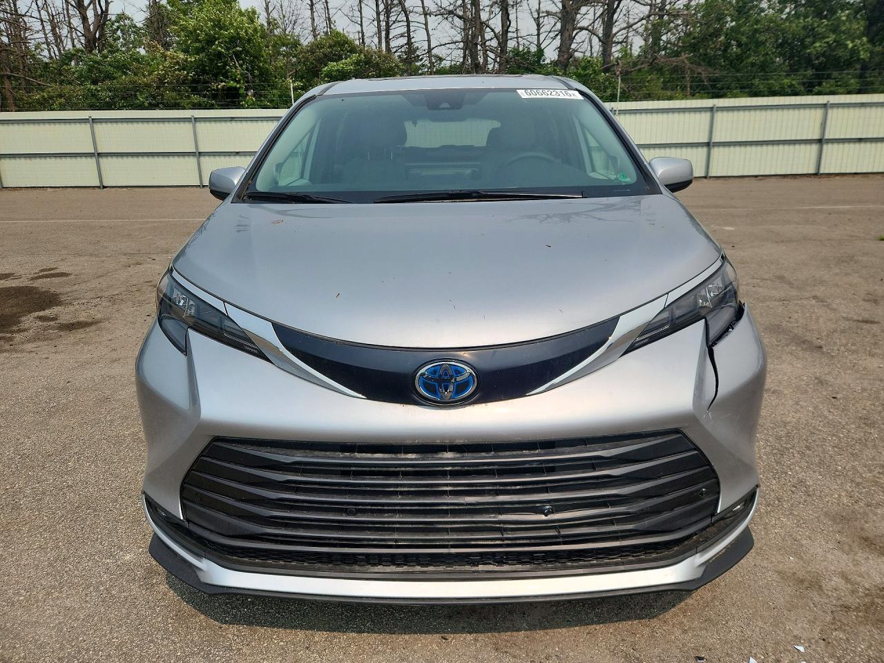 2025 Toyota Sienna Xle 7-Passenger - Image 5