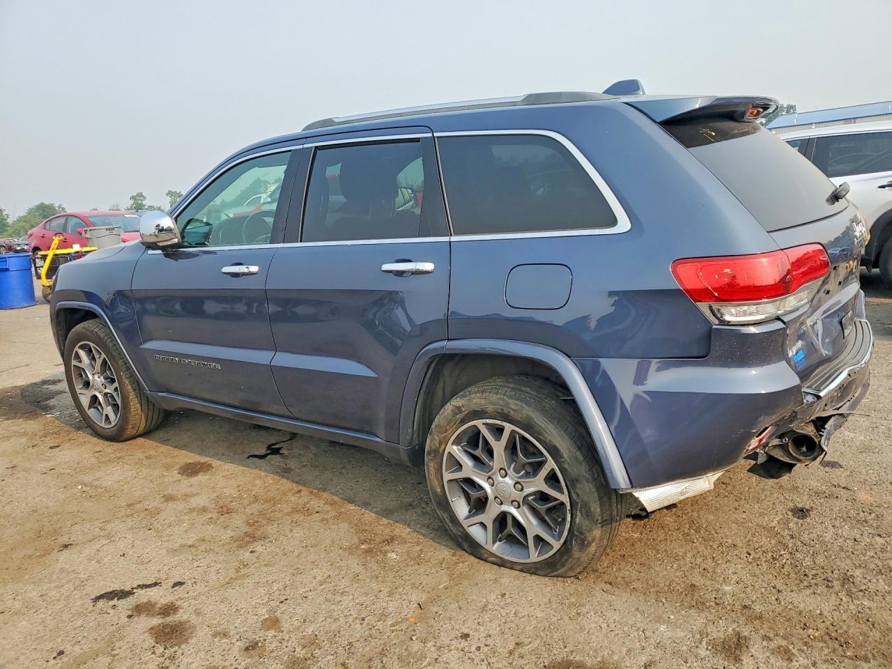 2021 Jeep Grand Cherokee Overland - Фото 2