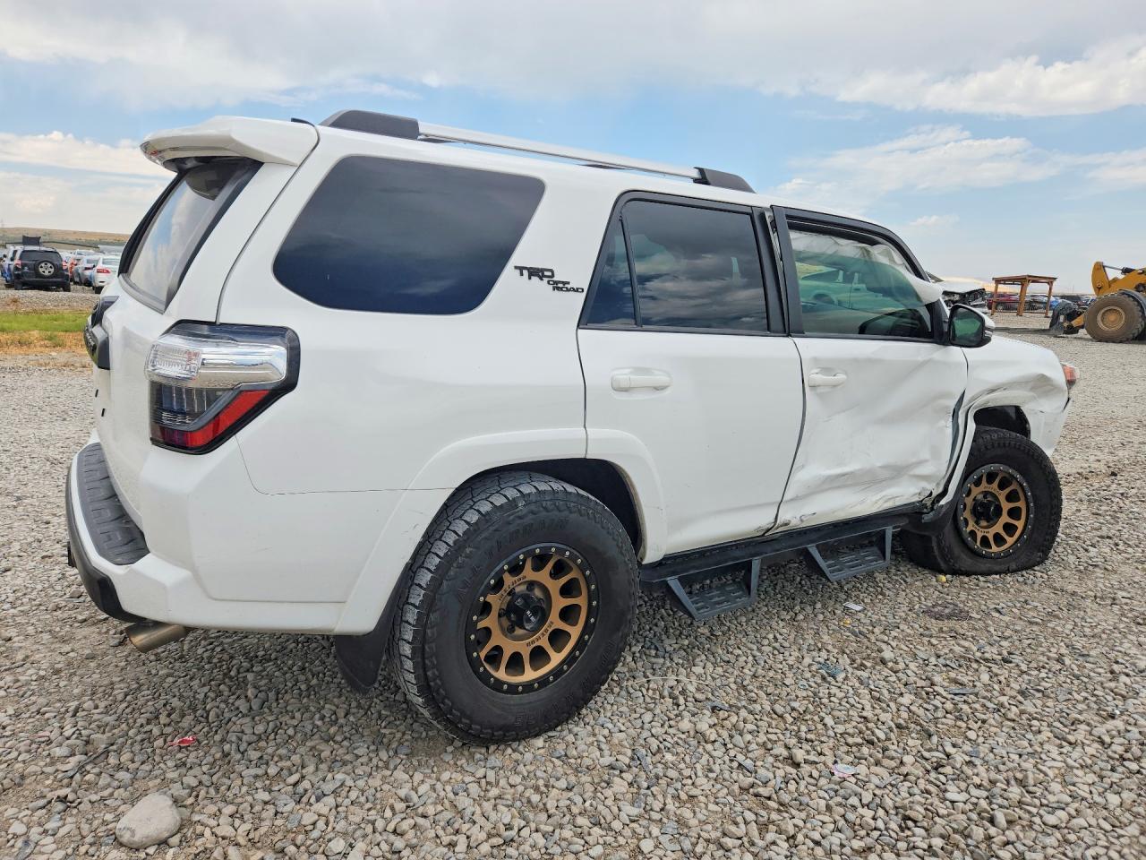 2017 Toyota 4Runner Trd Off-Road Premium - Image 3