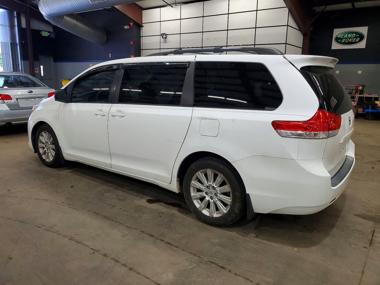 2011 Toyota Sienna Xle 7-Passenger - Image 2