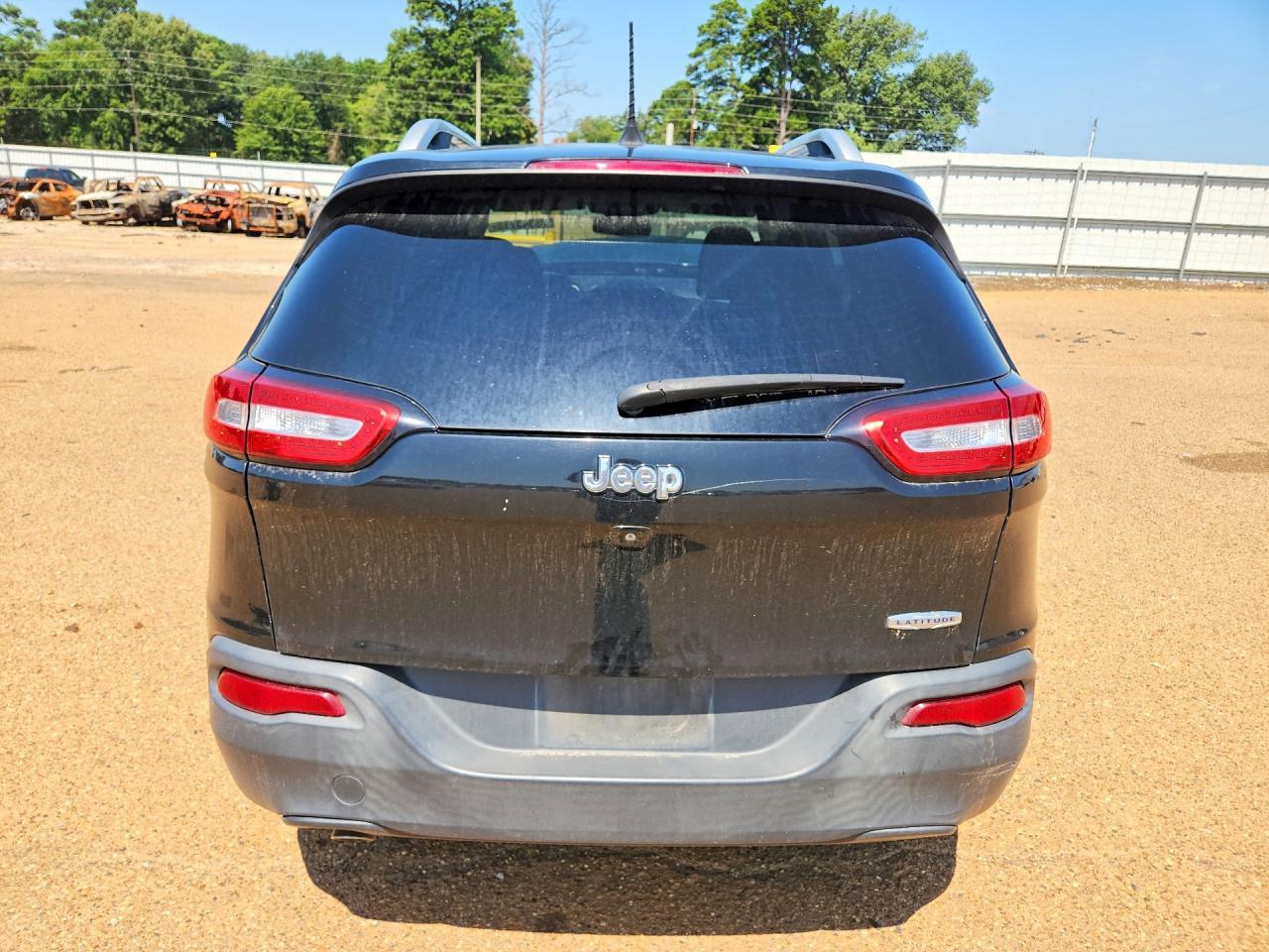 2017 Jeep Cherokee Latitude - Image 6