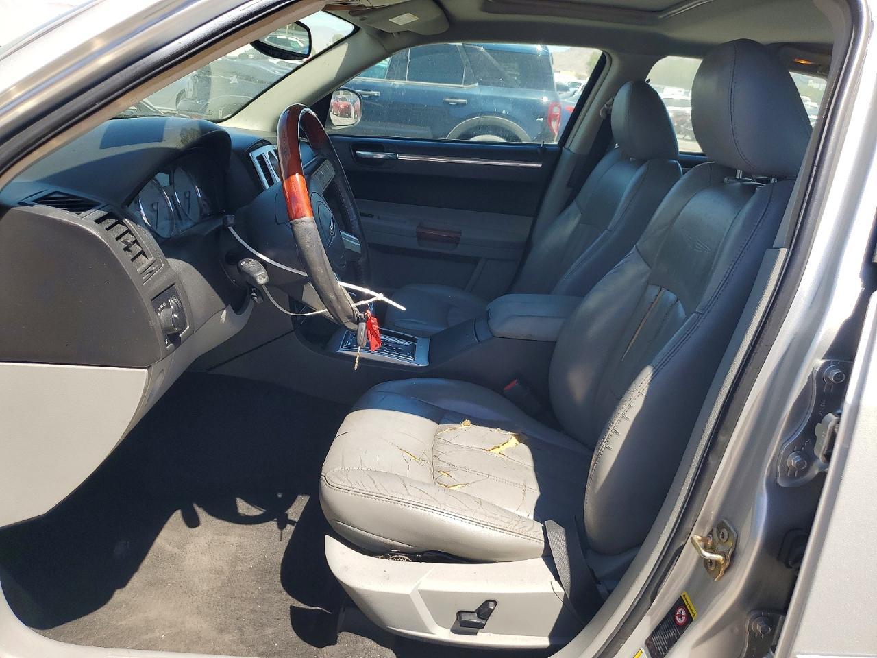 2006 Chrysler 300C - Image 7