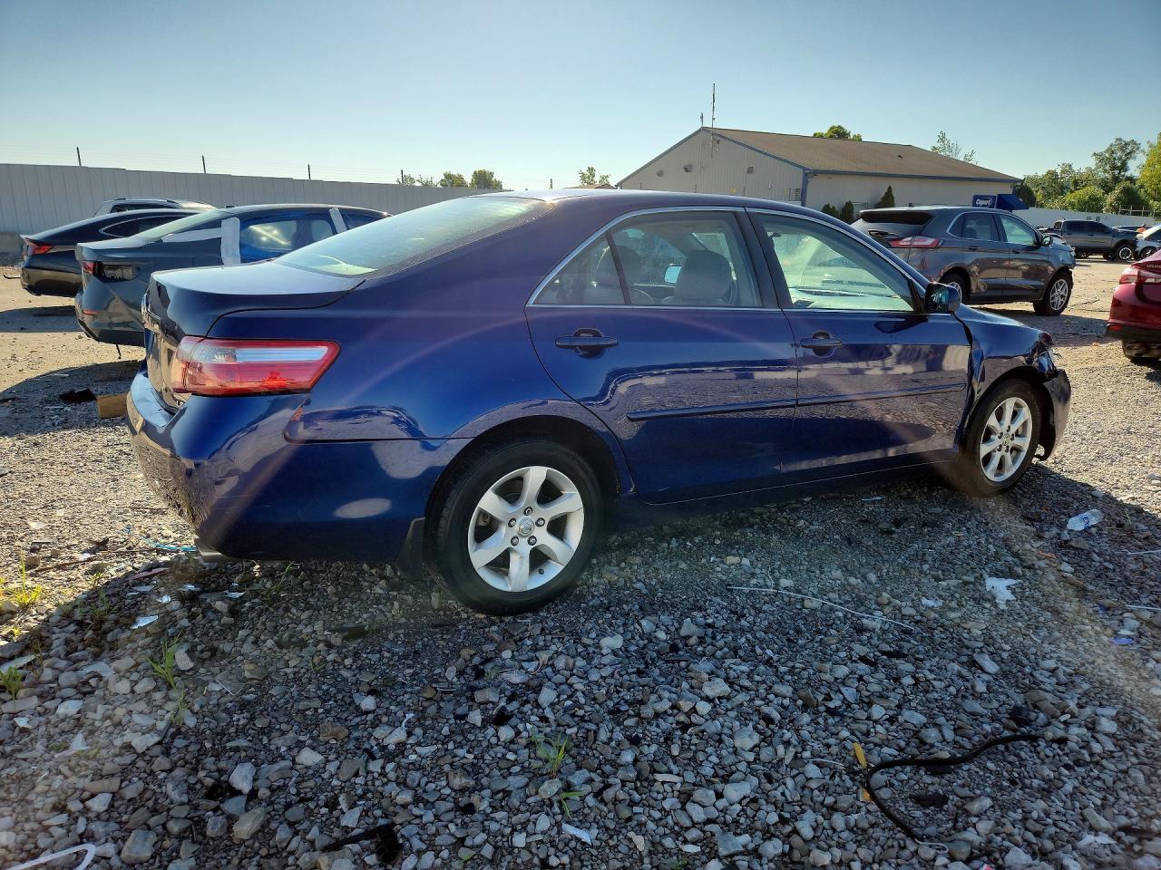 2009 Toyota Camry Le - Фото 3