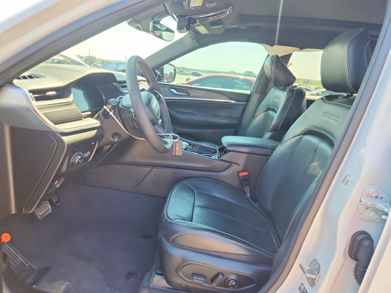 2023 Jeep Grand Cherokee Overland 4Xe - Фото 7