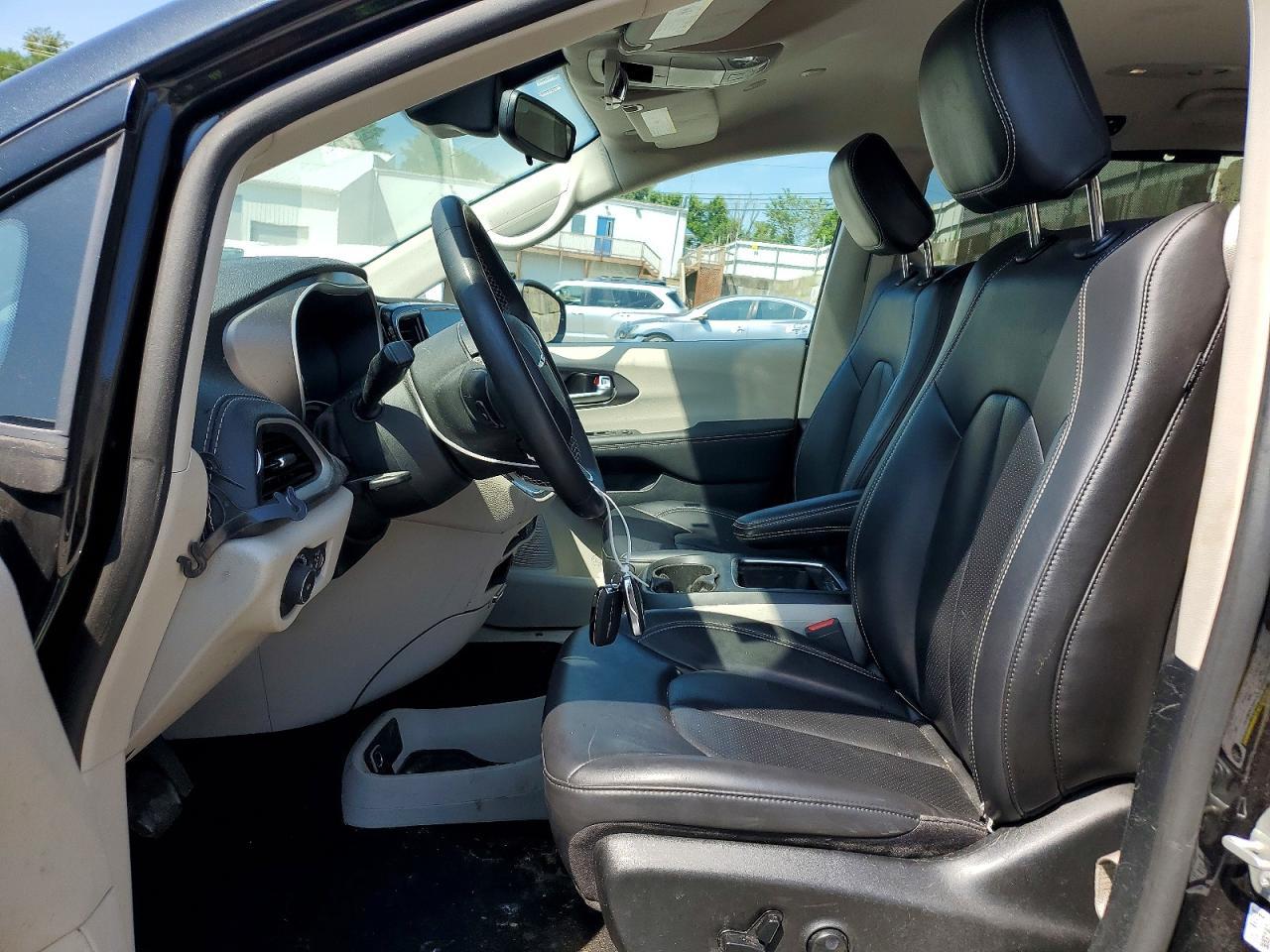 2023 Chrysler Pacifica Touring L - Image 7