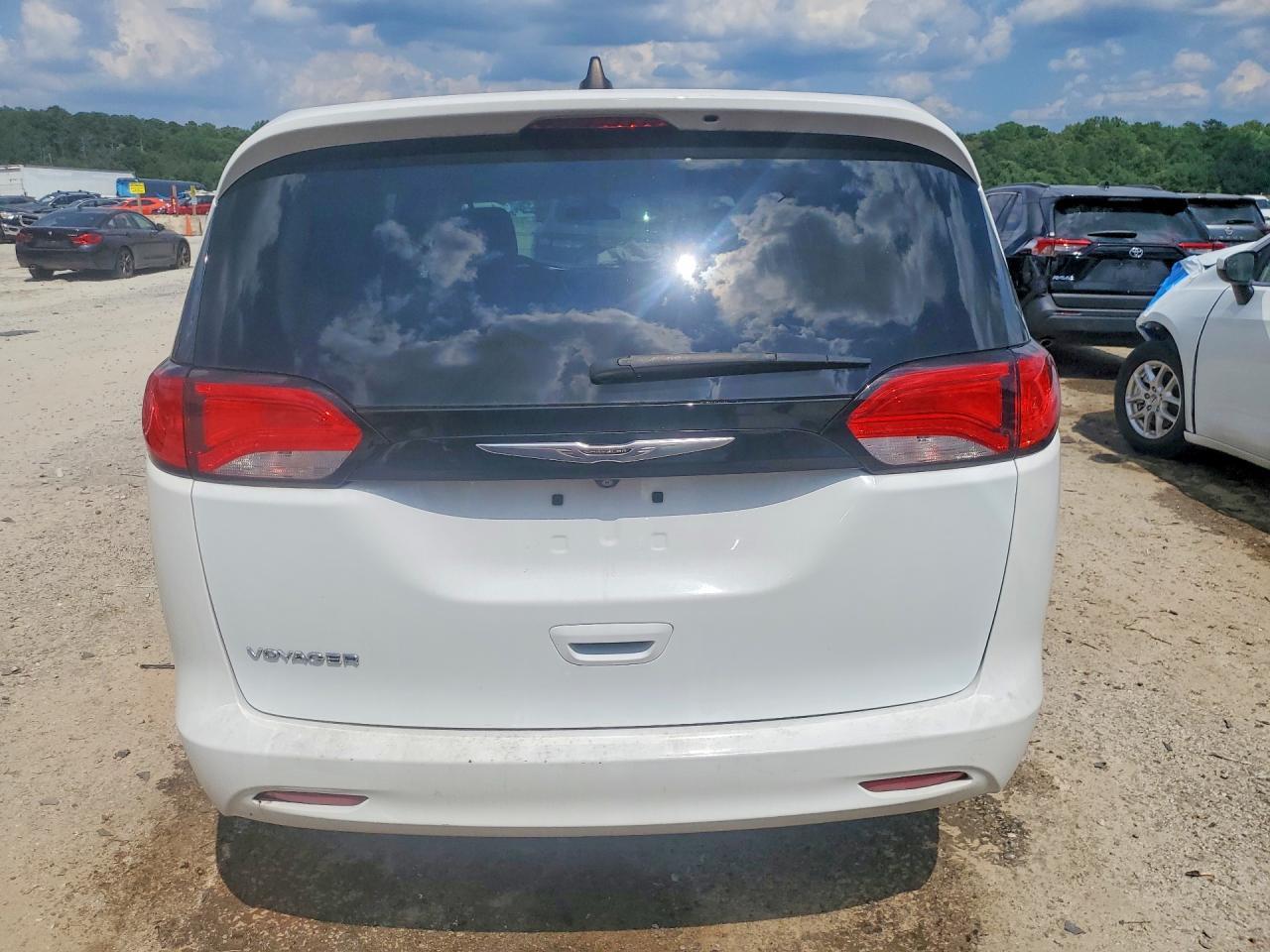 2022 Chrysler Voyager Lx - Фото 6