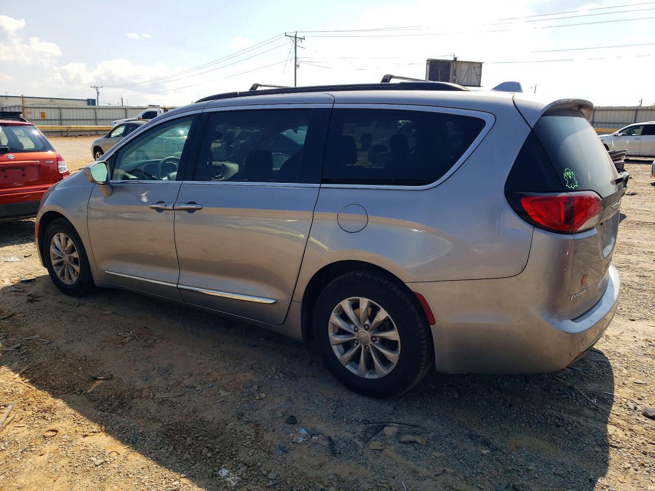 2017 Chrysler Pacifica Touring L - Фото 2