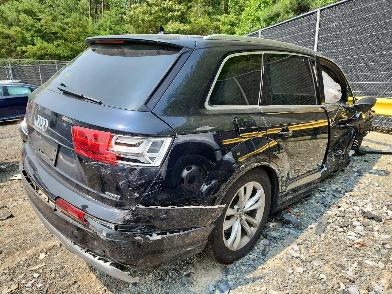 2017 Audi Q7 Premium - Image 3