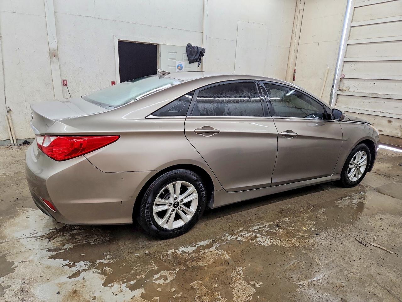 2014 Hyundai Sonata Gls - Image 3